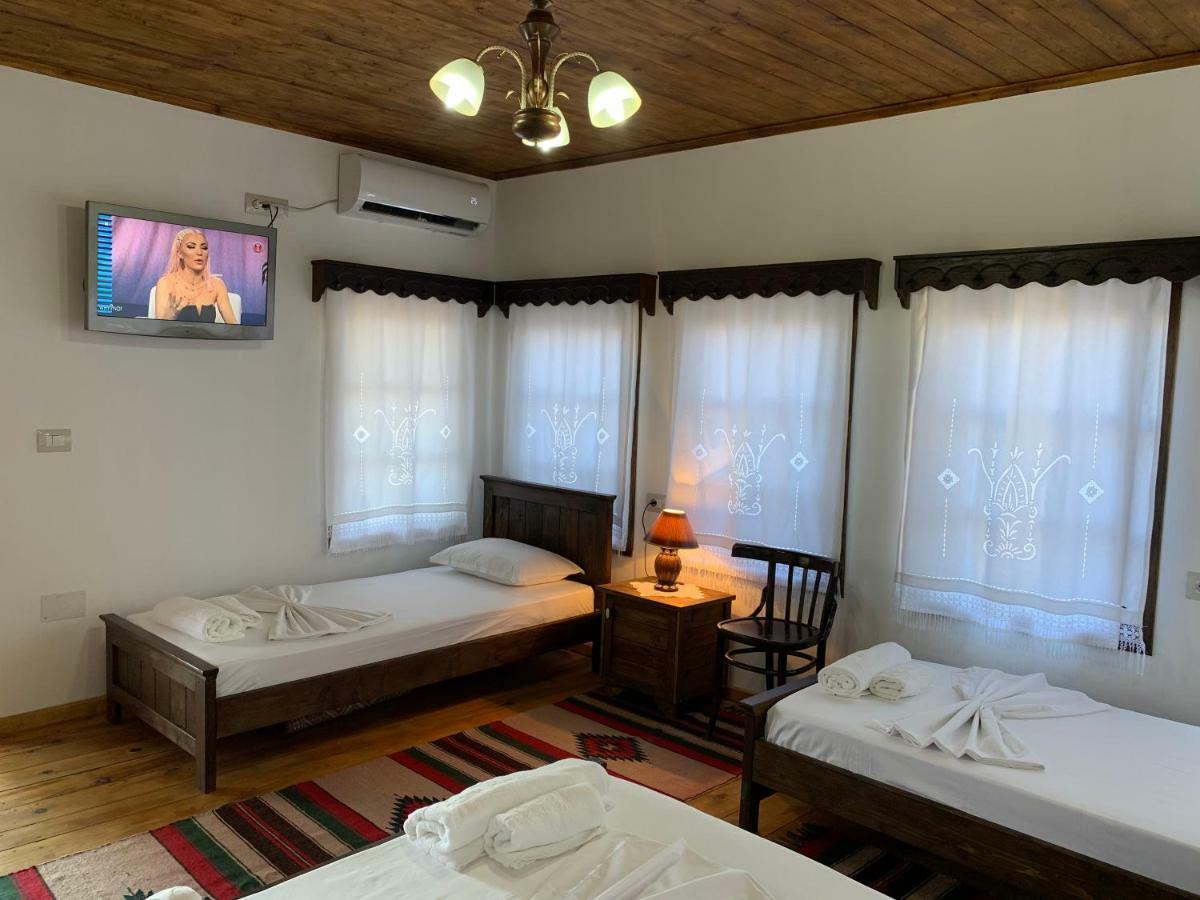 Guest House Genti Berat Exterior photo