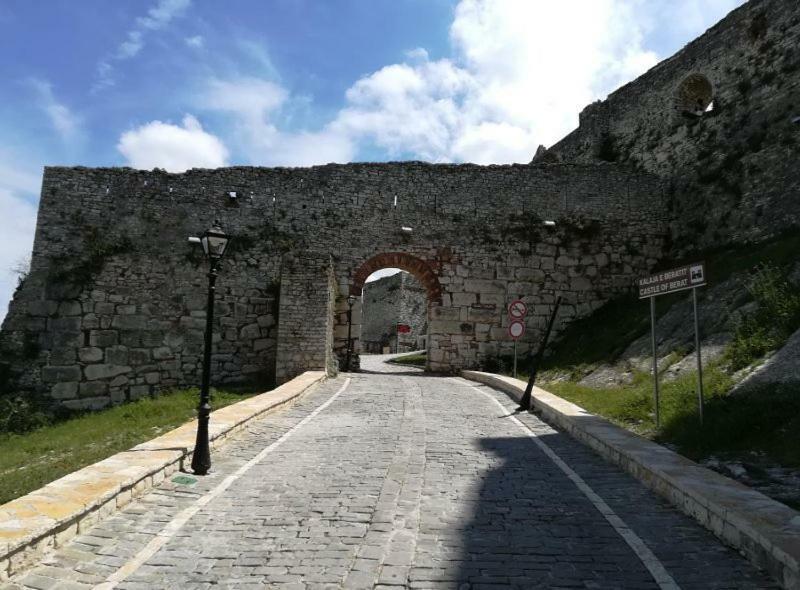 Guest House Genti Berat Exterior photo